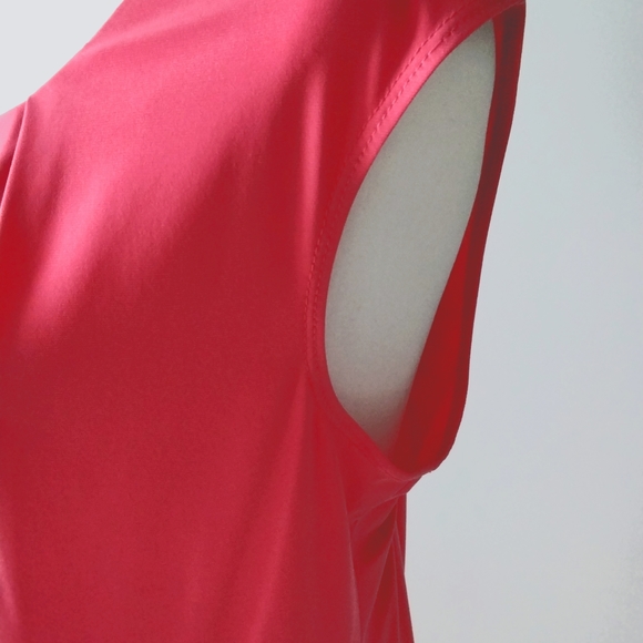 NWOT LAURA ladies sleeveless top in coral with goldtone band at neckline - Picture 3 of 8